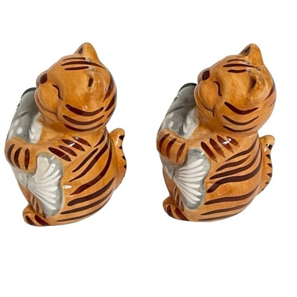 Adorable Cats Ceramic Salt & Pepper Shakers - Picture 2 of 7